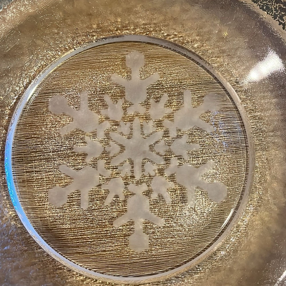 Snowflake Plate - Picture 5 of 5